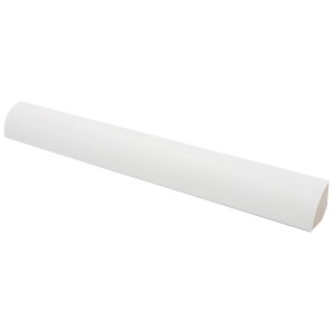 Weiß lackierter Viertelstab (22x22mm) aus Holz, geeignet als Zier- oder Fußleiste.