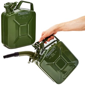 Olivgrüne 5L BW Kraftstoffkanister aus Metall, 2er Set mit Ausgießer. Ideal als Reservekanister.