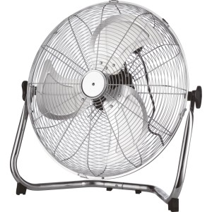 Chromfarbener OBI Bodenventilator (Ø 45 cm) mit Metallgehäuse und drei Rotorblättern.