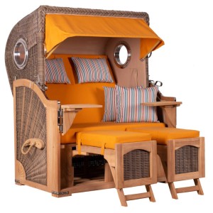 GarWoh Strandkorb Rantum aus Teakholz mit PE-Geflecht und gelben Polstern.