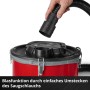 Einhell Aschesauger TC-AV 1830 D: Hand steckt Saugschlauch um für Blasfunktion.