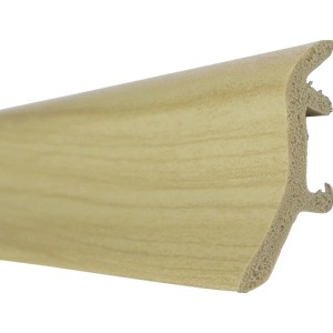 Sockelleiste Hartschaum Ahorn, 46x20x2500 mm, für Laminatböden. Detailaufnahme der Leiste.