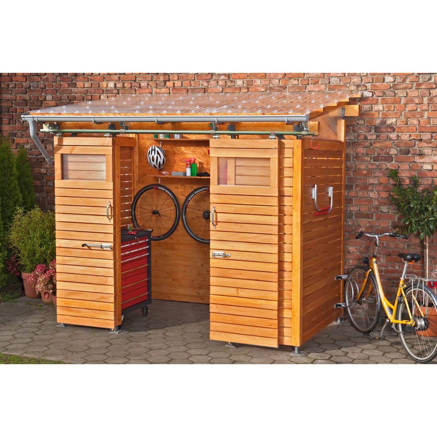 Transparente Makro Profilplatte Trapez als Bedachung für Fahrradgarage.
