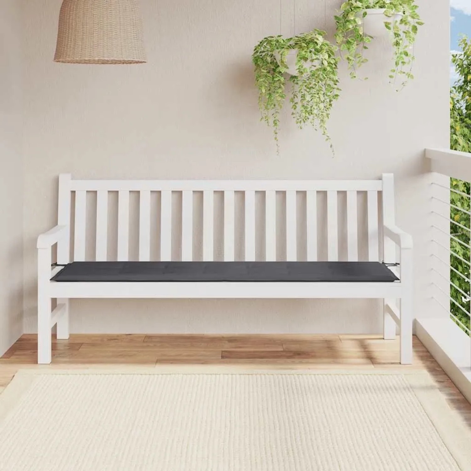 Anthrazitfarbene vidaXL Gartenbank-Auflage aus Oxford-Gewebe (180x50x3 cm) auf weißer Holzbank. Perfekt für Garten & Terrasse.