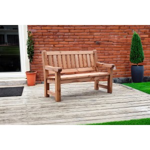 Braune 2-Sitzer Gartenbank Allgäu aus FSC®-zertifiziertem Holz für den Garten oder die Terrasse.