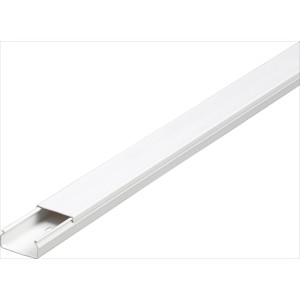 Weißer Kabelkanal, 30x15 mm, 2 m Länge, zur Kabelverlegung.