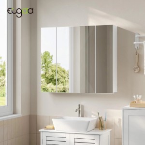 Weißer EUGAD Spiegelschrank mit 3 Spiegeltüren über Waschbecken im Bad. Modernes Design, bietet Stauraum.