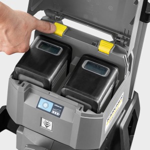 Akkus im Batteriefach des Kärcher Hochdruckreinigers HD 4/11 C Bp Pack Plus.