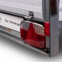 Detailansicht Stema Anhänger Variolux 850 mit Rückleuchte und Diebstahlsicherung.