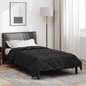 Schwarze vidaXL Ganzjahresbettdecke (220x135 cm) aus Mikrofaser auf einem Bett.