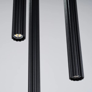 Schwarze Sollux Lighting Pendelleuchte Arche 3P mit gerippter Oberfläche. Moderne Lampe für Wohnzimmer, Esszimmer und Küche.