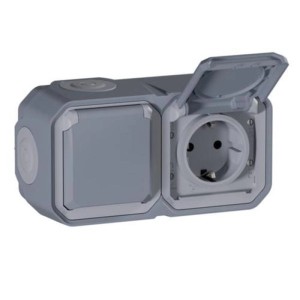 Robuste Legrand Plexo New 2-fach Steckdose, grau, horizontal, eine Buchse offen, IP44 Schutz.