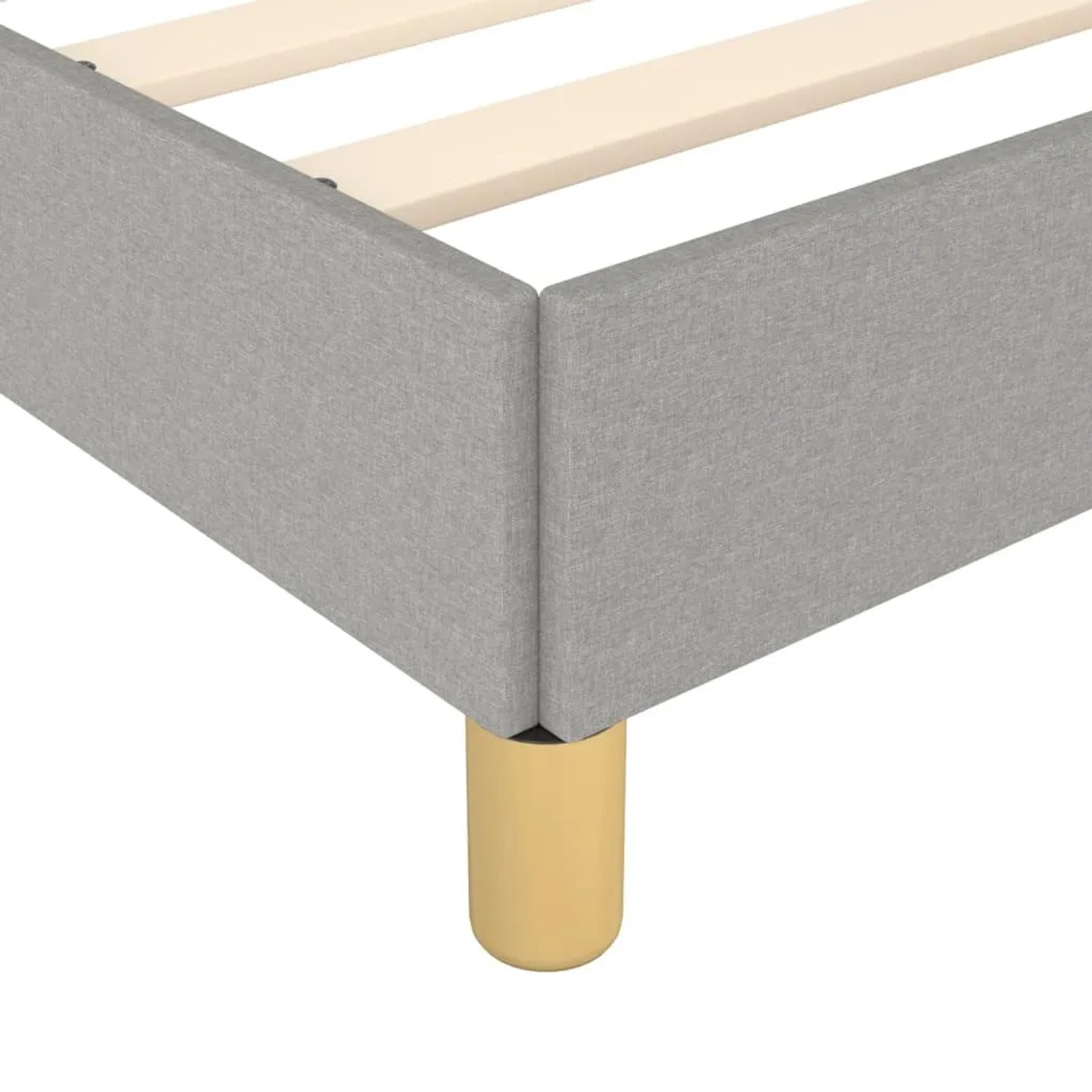 Detailansicht: Hellgraues Stoff-Bettgestell 140x190 mit goldenen Füßen.
