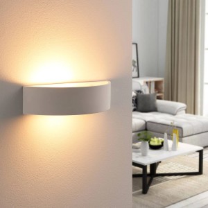 Weiße Lindby Wandleuchte Aurel aus Gips/Ton, modernes Design für Innenräume.