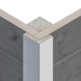 Detailaufnahme der Eckverbindung eines grauen Skan Holz Gartenhauses Namur.