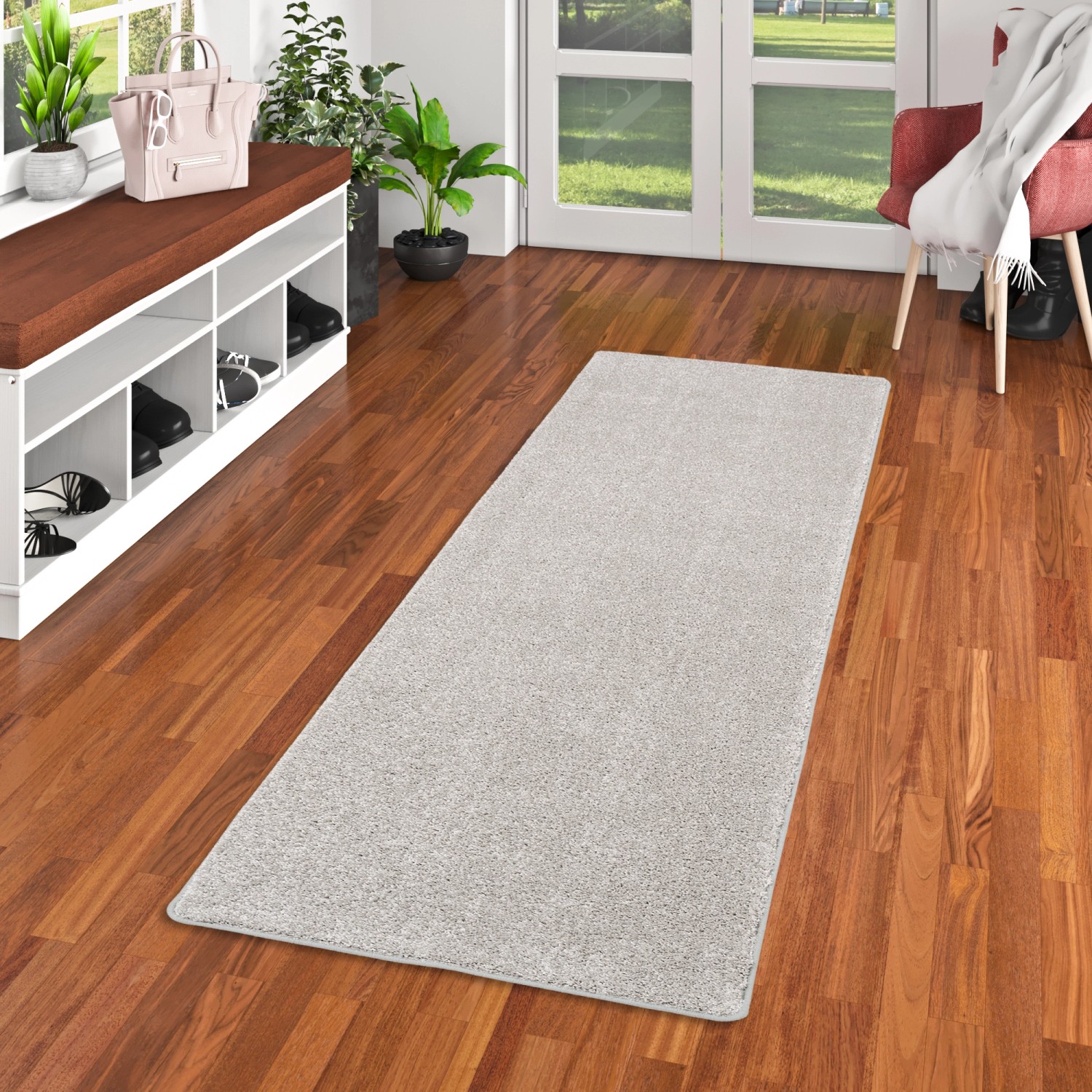 Silbergrauer Snapstyle Hochflor Teppichläufer Mona, 80x240cm, auf Holzboden.