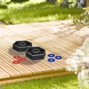 Relaxdays Washer Toss Wurfspiel Set mit 2 Boxen und je 3 roten und blauen Wurfscheiben auf einer Holzterrasse.