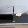 Schwarze Respekta Granitspüle Orlando, 100x50 cm, mit Abtropffläche und Armatur. Ideal für moderne Küchen.