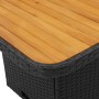 Detailansicht: Gartentisch der vidaXL Garten-Essgruppe aus schwarzem Rattan mit Akazienholz-Tischplatte.