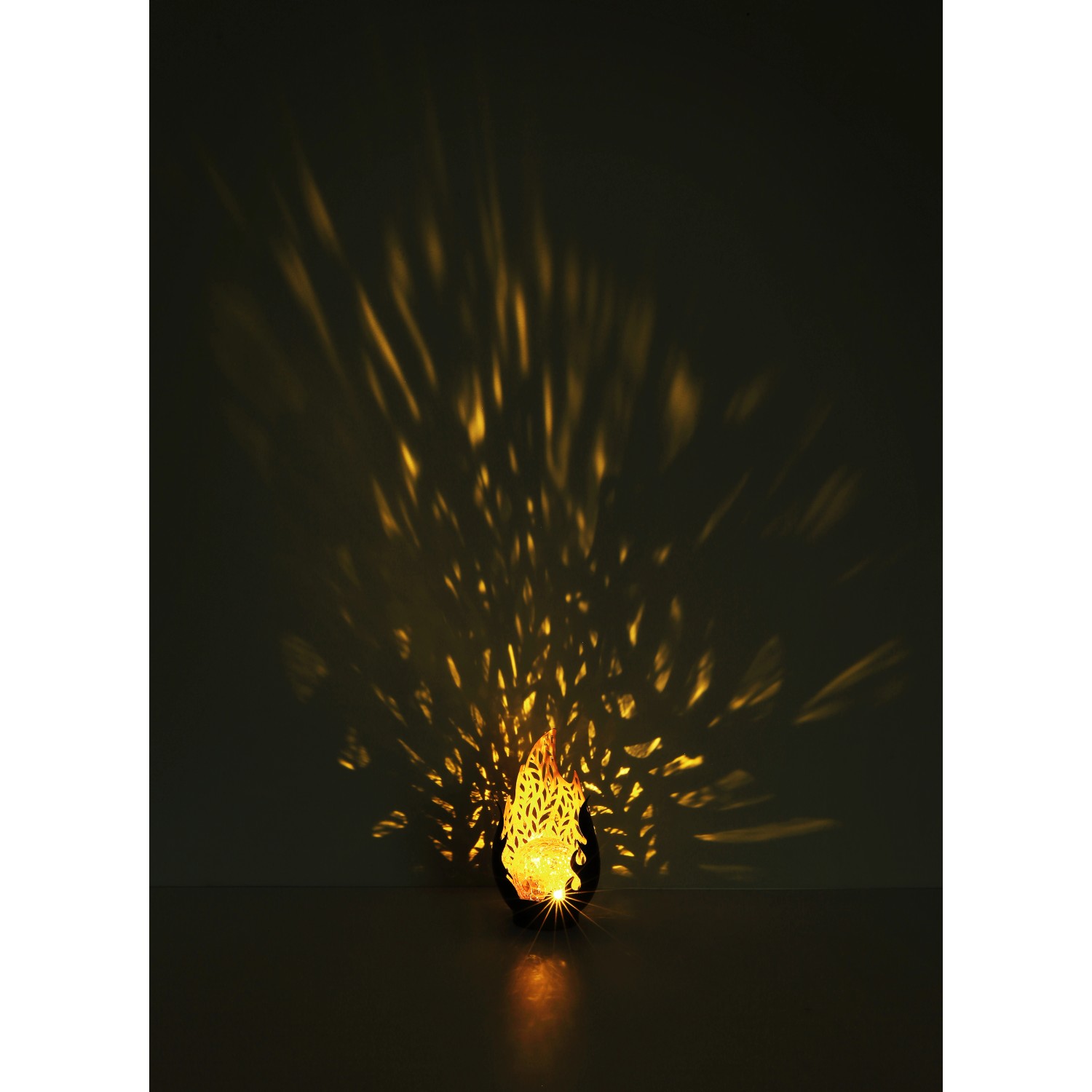Globo Solarleuchte, schwarz matt, 26,5 cm, mit goldfarbenen Dekorstanzungen und warmweißem Licht.