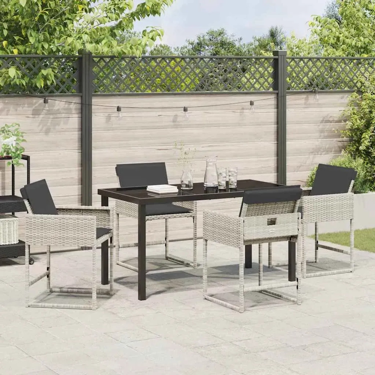 Hellgraue 5-tlg. vidaXL Garten Essgruppe aus Poly Rattan mit Tisch und 4 Stühlen.