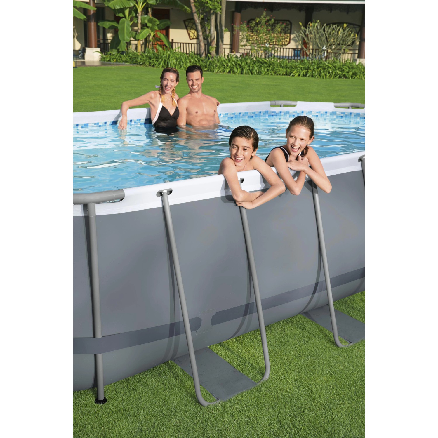 Bestway Frame Pool Power Steel Set, 488x305x107 cm, grau, mit Familie im Wasser.