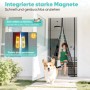 Magnetisches Fliegengitter für Balkontür. Kind & Hund passieren den selbstschließenden Insektenschutz ohne Bohren.