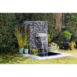 Komplettes Ubbink Wasserfall Niagara Set mit LED, Pumpe und Becken als Teichdeko.