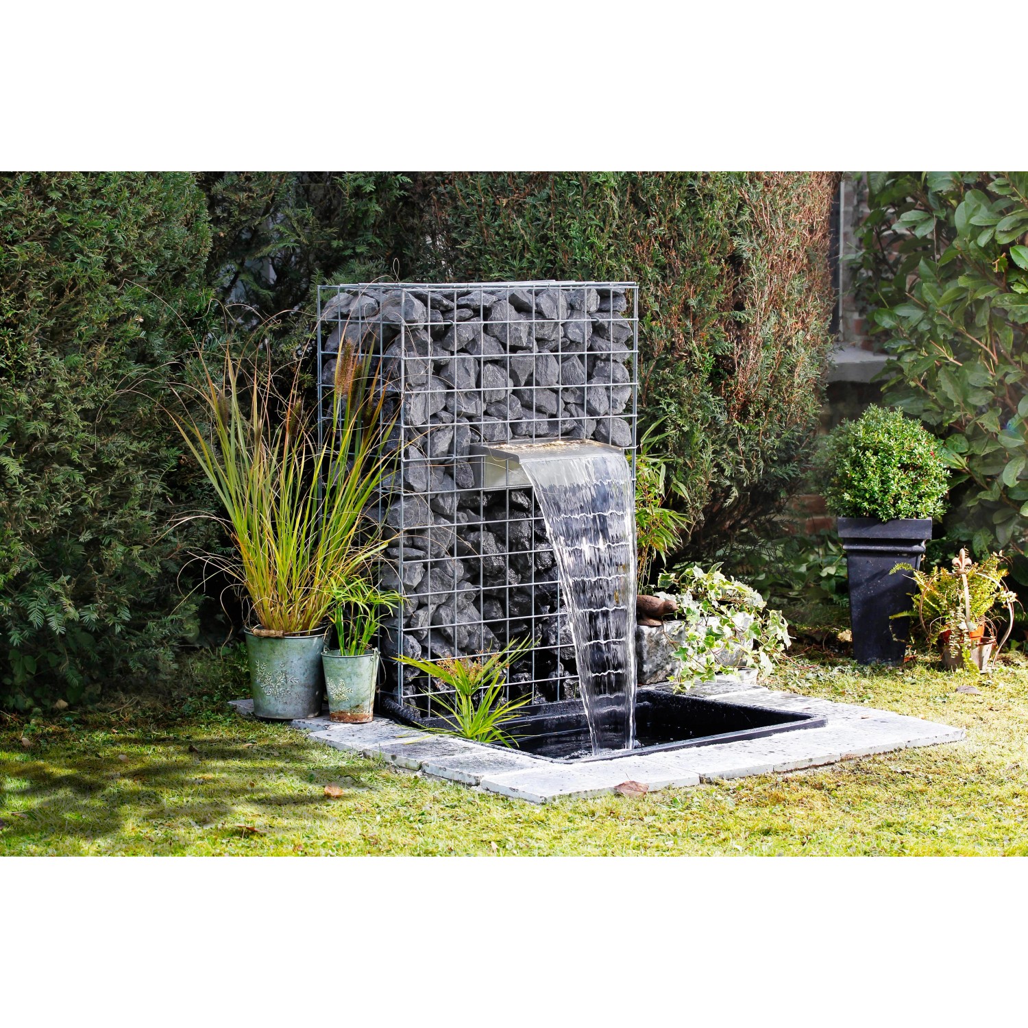Komplettes Ubbink Wasserfall Niagara Set mit LED, Pumpe und Becken als Teichdeko.