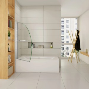 Gebogener, rahmenloser Badewanneaufsatz aus Glas (8 mm) mit Handtuchhalter als Duschabtrennung.