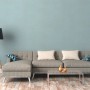 Blau-matte Vliestapete mit leichter Struktur im Wohnraum. Dekorative Tapete für ein gemütliches Ambiente.