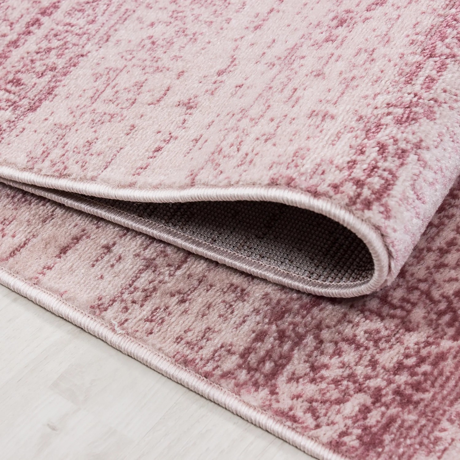 Detailansicht des Ayyildiz Kurzflorteppich Plus 8000 in Pink, 160x230 cm.