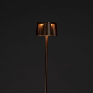 Rostfarbene Konstsmide LED-Stehleuchte Nice, 120cm, für Innen & Außen.