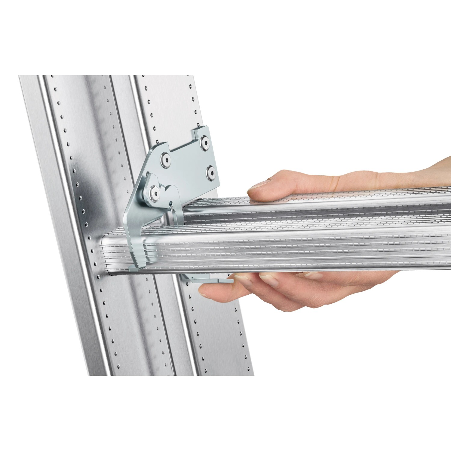 Detailaufnahme: Hand bedient Rastsystem der Hailo Alu-Schiebeleiter ProfiStep Duo.