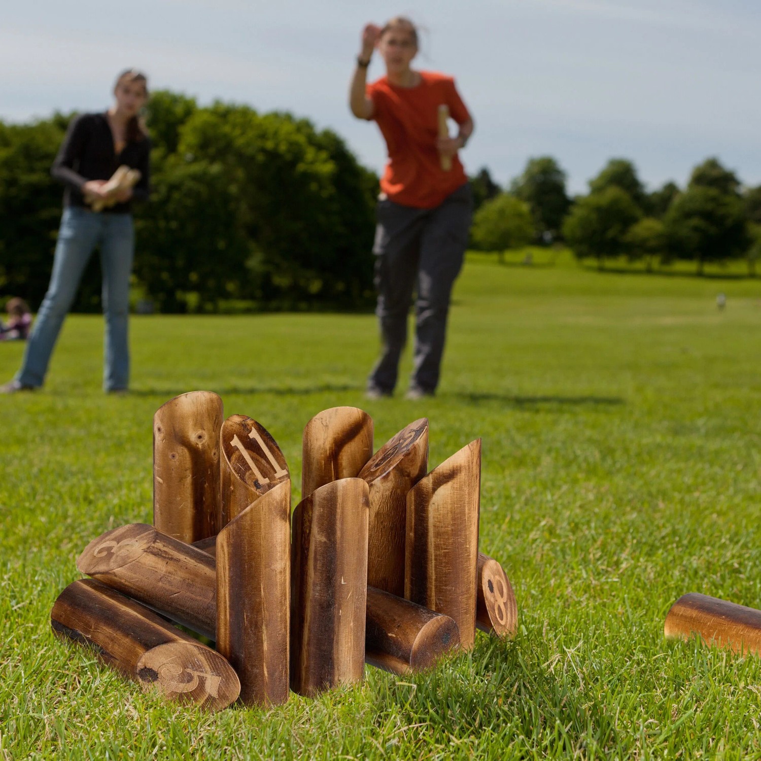 Relaxdays Kubb Wikingerspiel Kiefernholz Natur Schwarz mit Holzbox 17,5 cm x 28,5 cm x 18 cm 1,8 kg_2