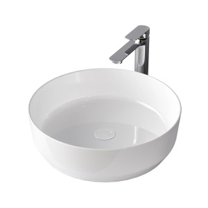 Ovales, glänzend weißes Emke Handwaschbecken aus Keramik mit Armatur für Bad oder Gäste-WC.