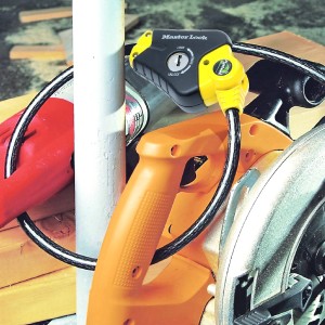 Master Lock Python Kabelschloss, 1,8m, schwarz-gelb, sichert Werkzeuge. Fahrradschloss mit Stahlkabel.