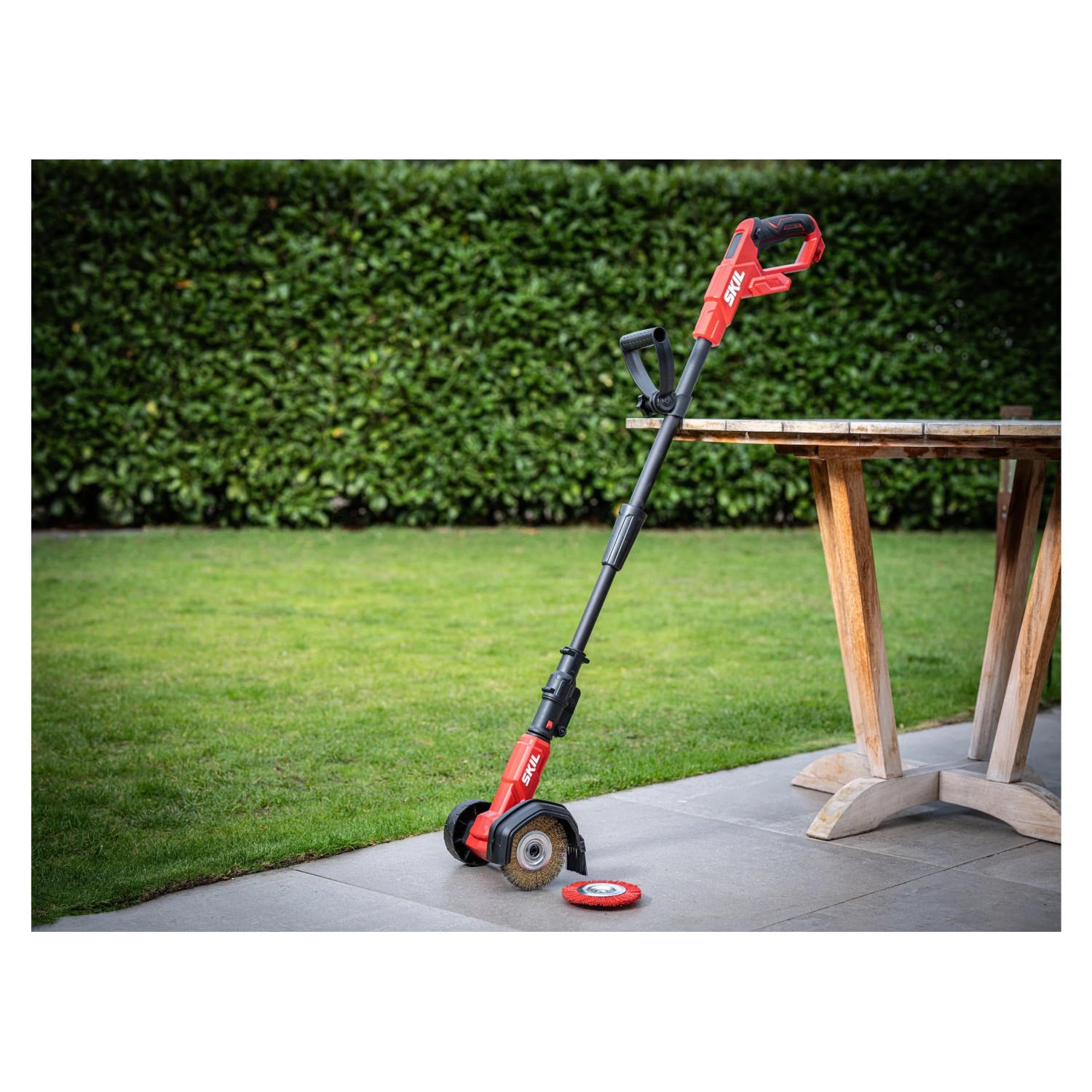 Skil Akku-Fugenreiniger 0661CA ohne Akku/Ladegerät für die Gartenpflege.