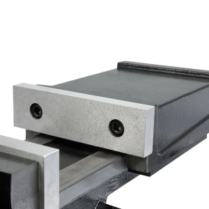 Detailaufnahme: EBERTH Maschinenschraubstock, 160 mm Backenbreite, für präzise Bohr- und Fräsarbeiten.