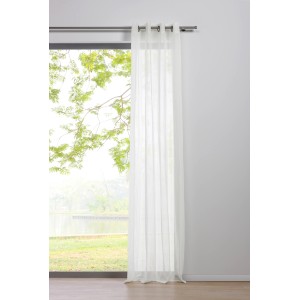 Weißer Mydeco Ösenschal Pure, halbtransparent, an Gardinenstange vor Fenster mit Ausblick.