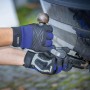 Hände mit LUX Arbeitshandschuhen Tough Gr. 10 bei der Arbeit an einer Anhängerkupplung.