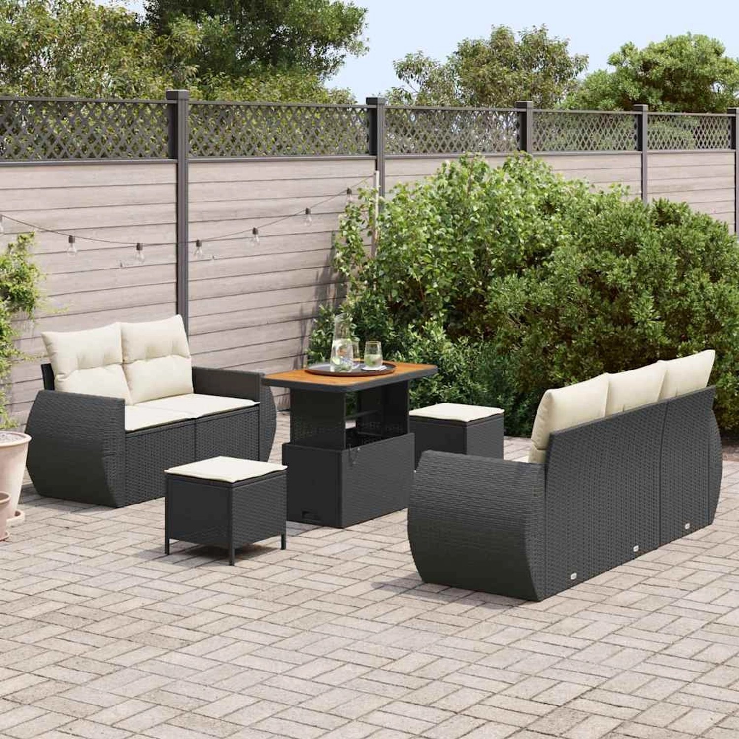 Schwarzes 8-tlg. vidaXL Garten-Sofa-Set aus Poly Rattan mit Tisch und Hockern.