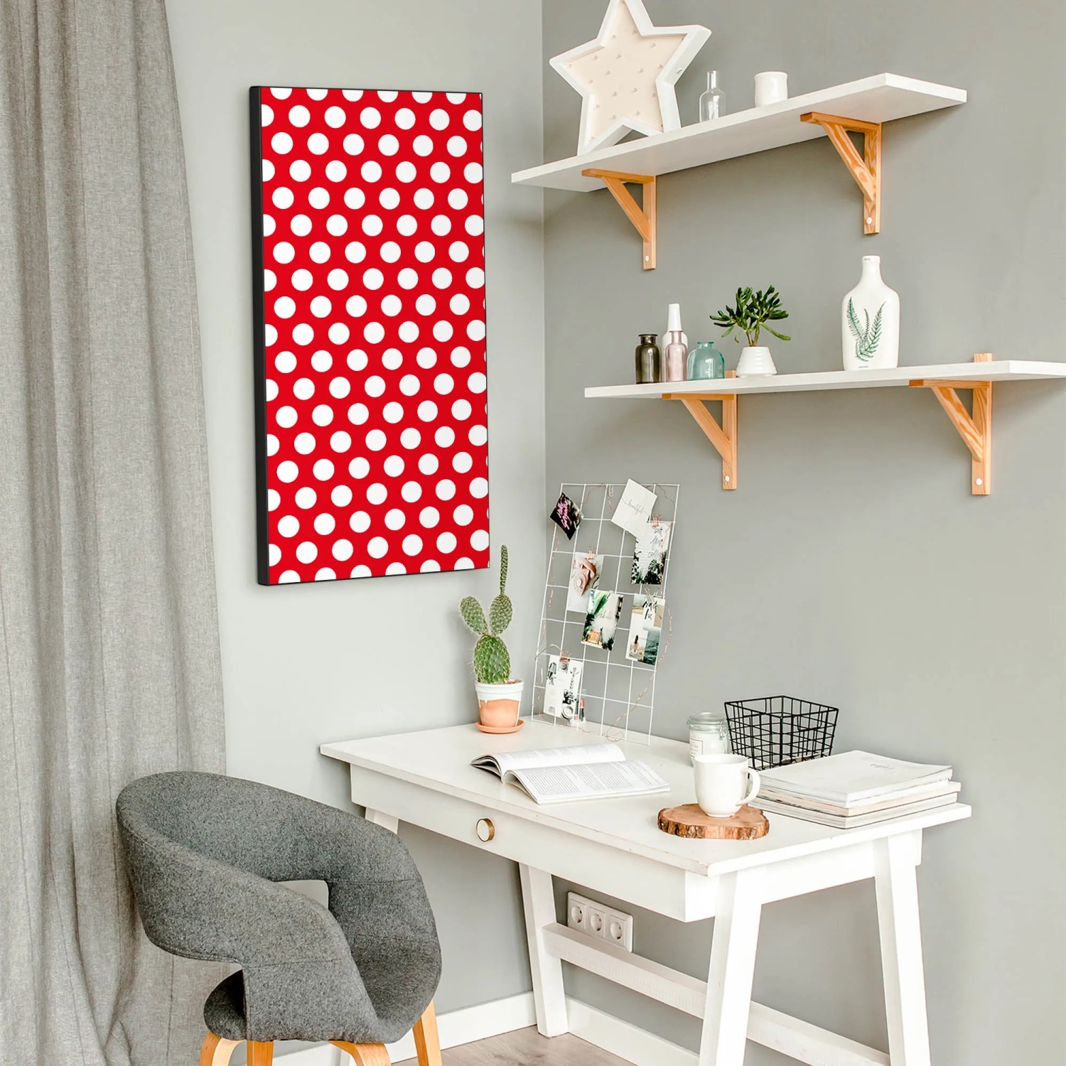Banjado Magnettafel 37x78cm mit rotem Punktmuster als Wanddekoration.