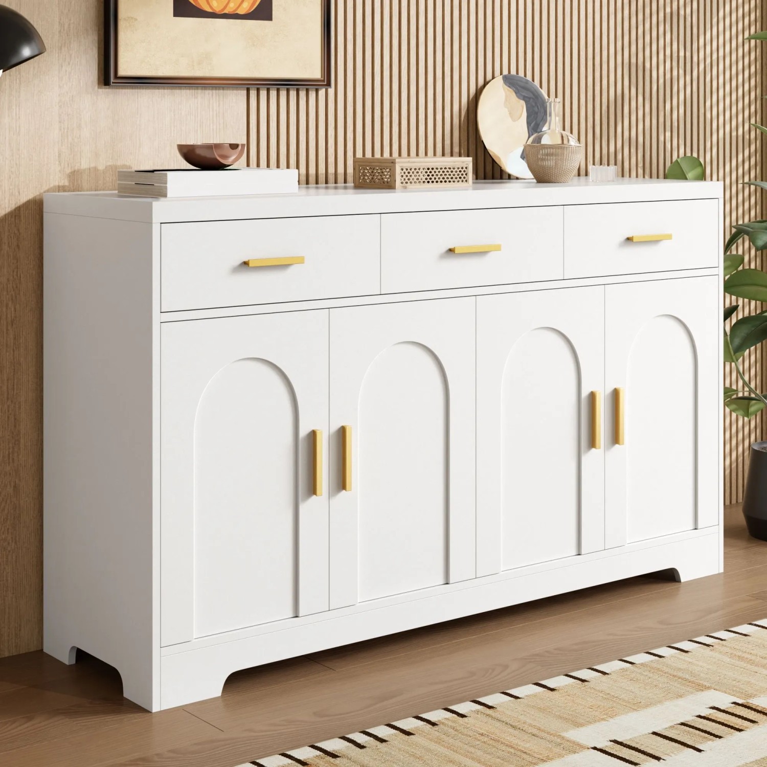 Weißes Merax Sideboard mit 4 Türen, Bogenrelief, 3 Schubladen und goldenen Griffen. Moderner Wohnzimmerschrank aus MDF.