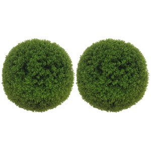 Zwei grüne, künstliche Buchsbaumkugeln aus Kunststoff, je 40 cm Durchmesser, als Dekoration für Haus & Garten.