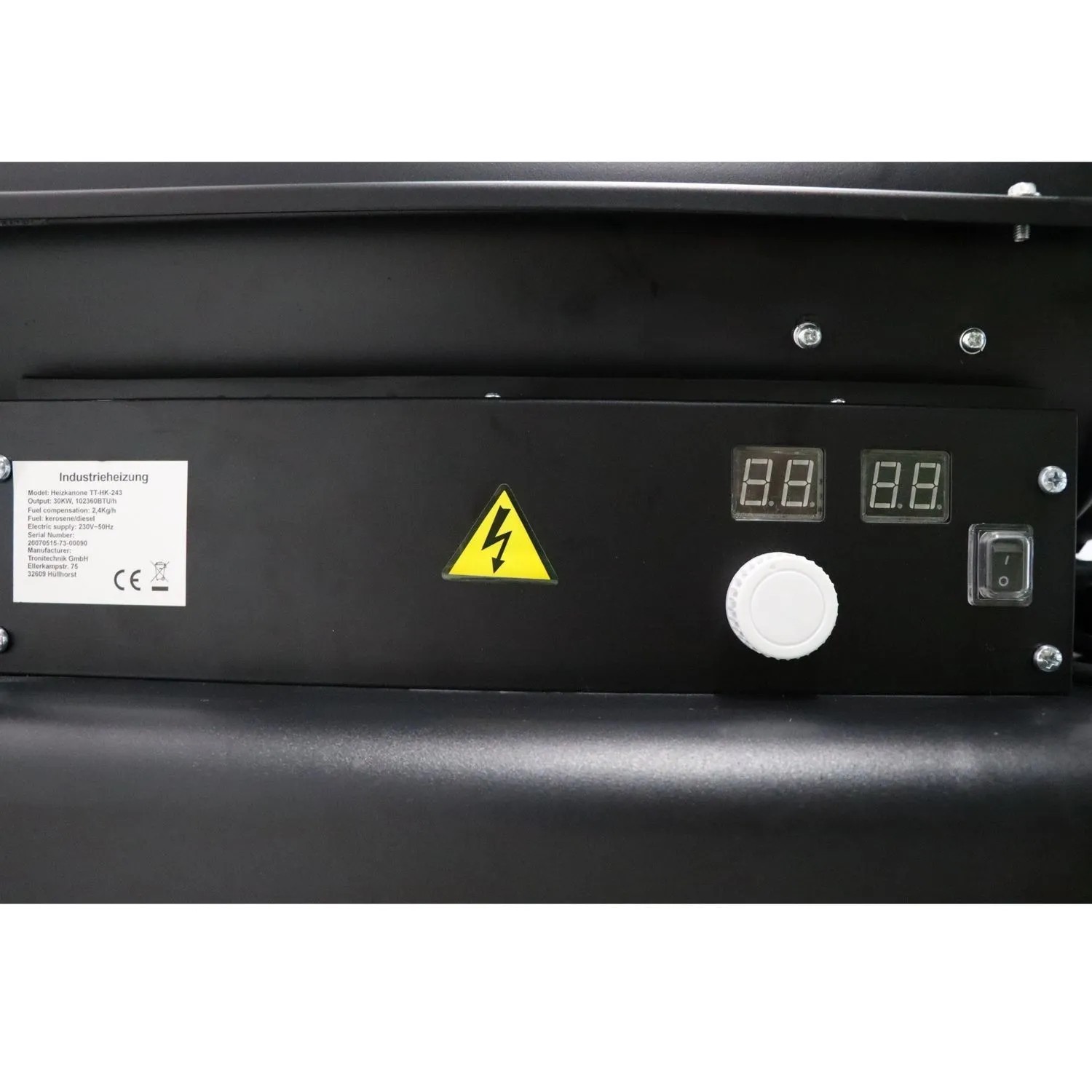 Detailansicht der Tronitechnik Diesel Heizkanone 30kW: Bedienfeld mit digitaler Anzeige und Warnsymbol.