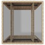 Detailansicht Tisch des 3-tlg. Bistro-Sets aus beigem Poly Rattan. Gartenmöbel mit Tischplatte aus Glas.