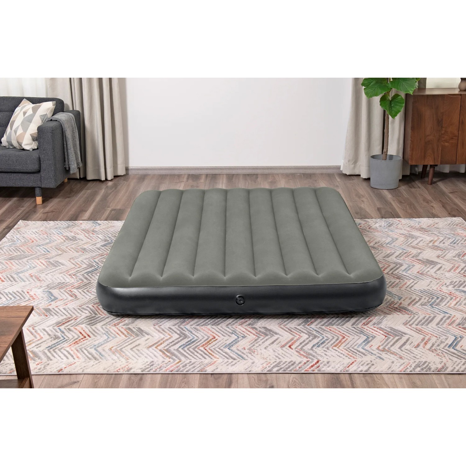 Bestway TriTech Luftbett für 1 Person, 185x76x25cm, grau, auf Teppich