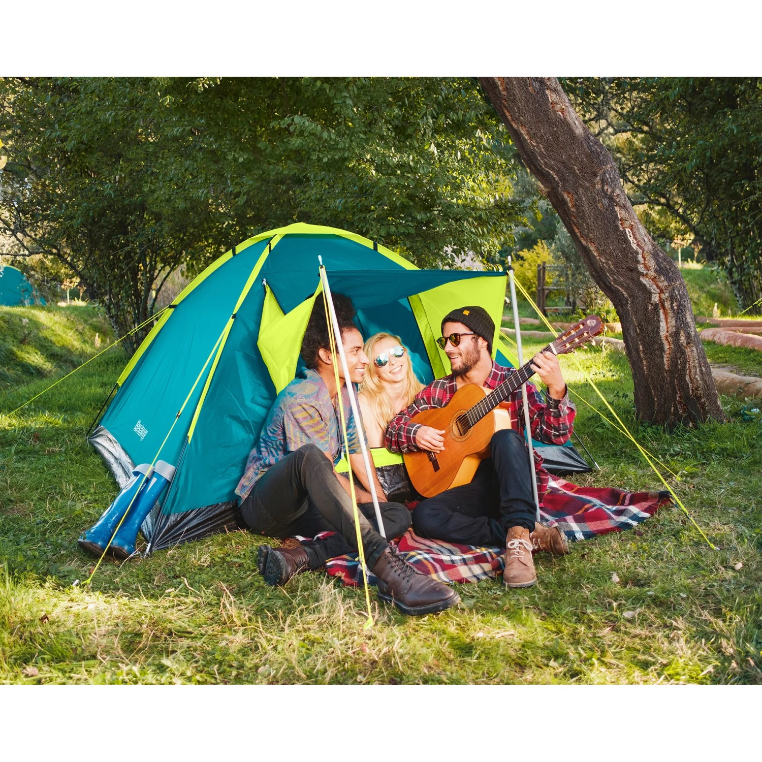 Bestway® Cool Ground 3 Zelt (210x210x120cm) beim Camping mit 3 Personen. Camping & Zubehör.
