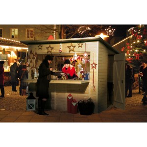 Unbehandeltes Weka Holz-Gartenhaus Flachdach 243x240 cm als Verkaufsstand auf Weihnachtsmarkt.